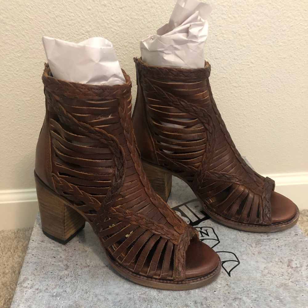 *NEW* Freebird by Steve Madden Bela shoes sz 8